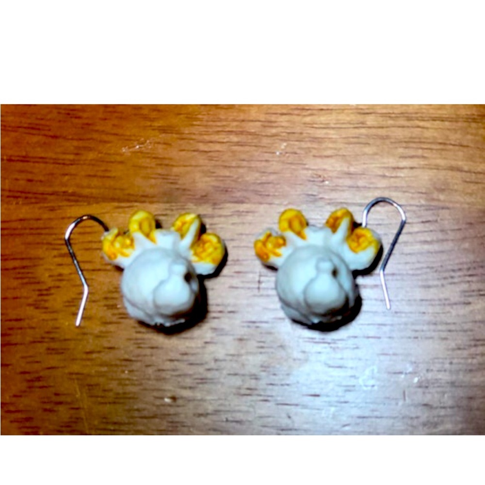 Minnie shaped popcorn earrings